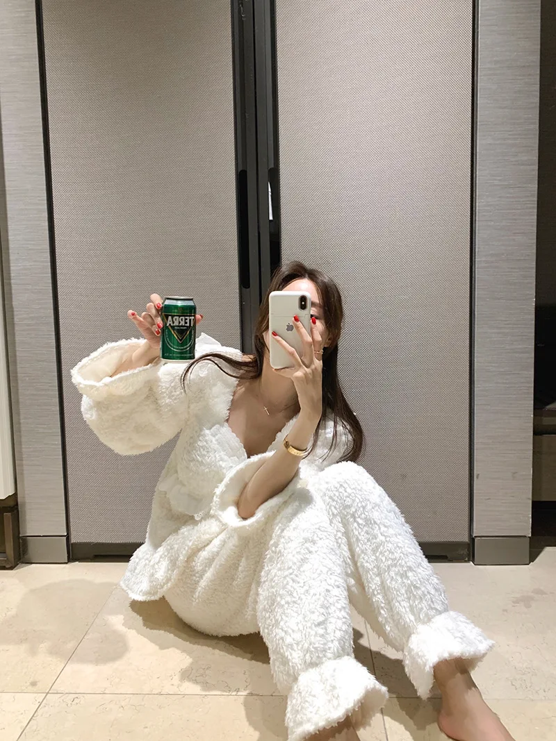 Осенне-зимние женские милые белые фланелевые пижамные комплекты/Ночная рубашка.