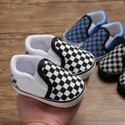 Кроссовки клетчатые Нескользящие, мягкая обувь для новорожденных, для мальчиков и девочек, обувь для детской кроватки, шлепанцы с мягкой нескользящей подошвой