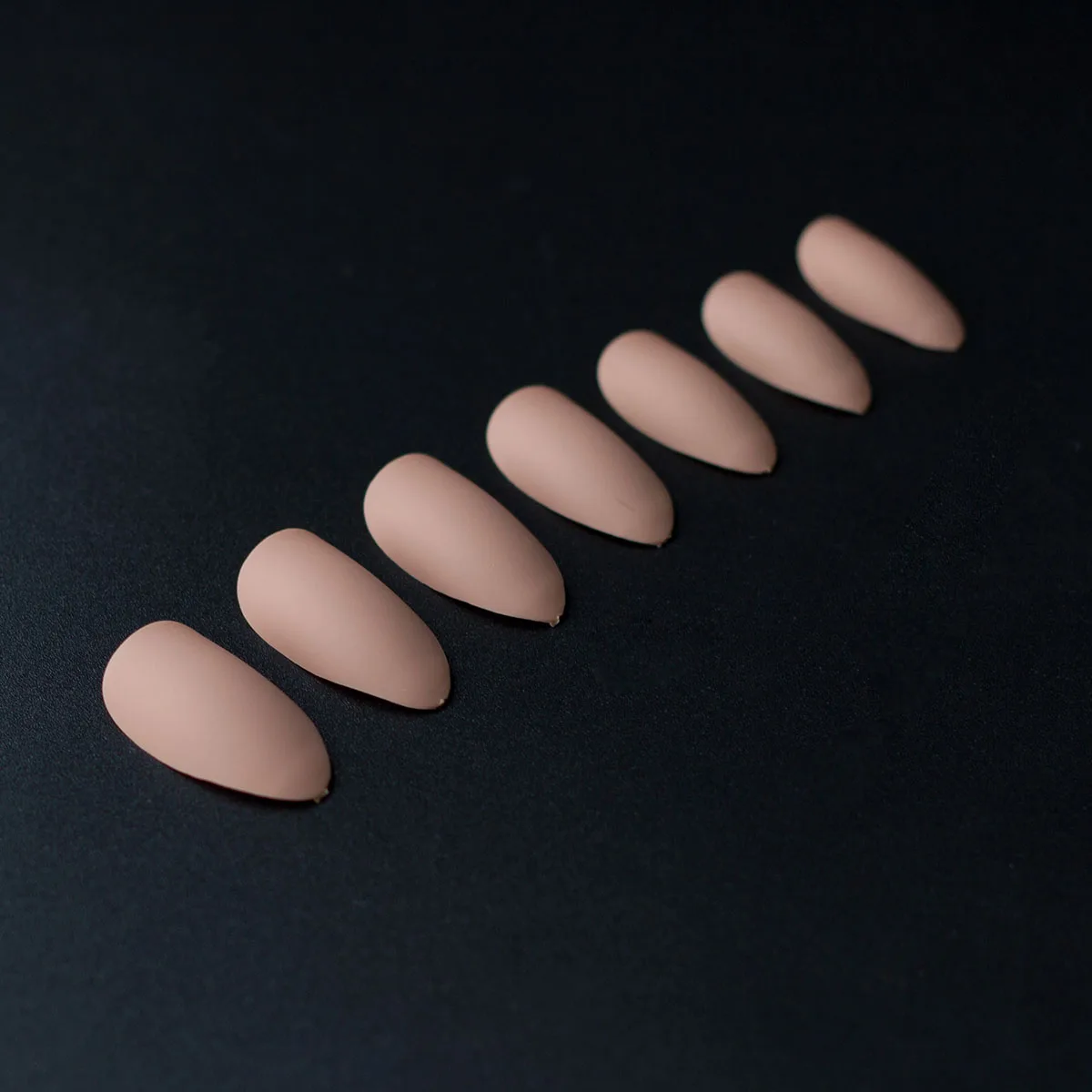 1 Набор Длинные накладные ногти с миндальным лаком матовая отделка мягкая
