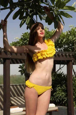 Бикини на одно плечо 2021 купальник с оборками женский однотонный купальный костюм