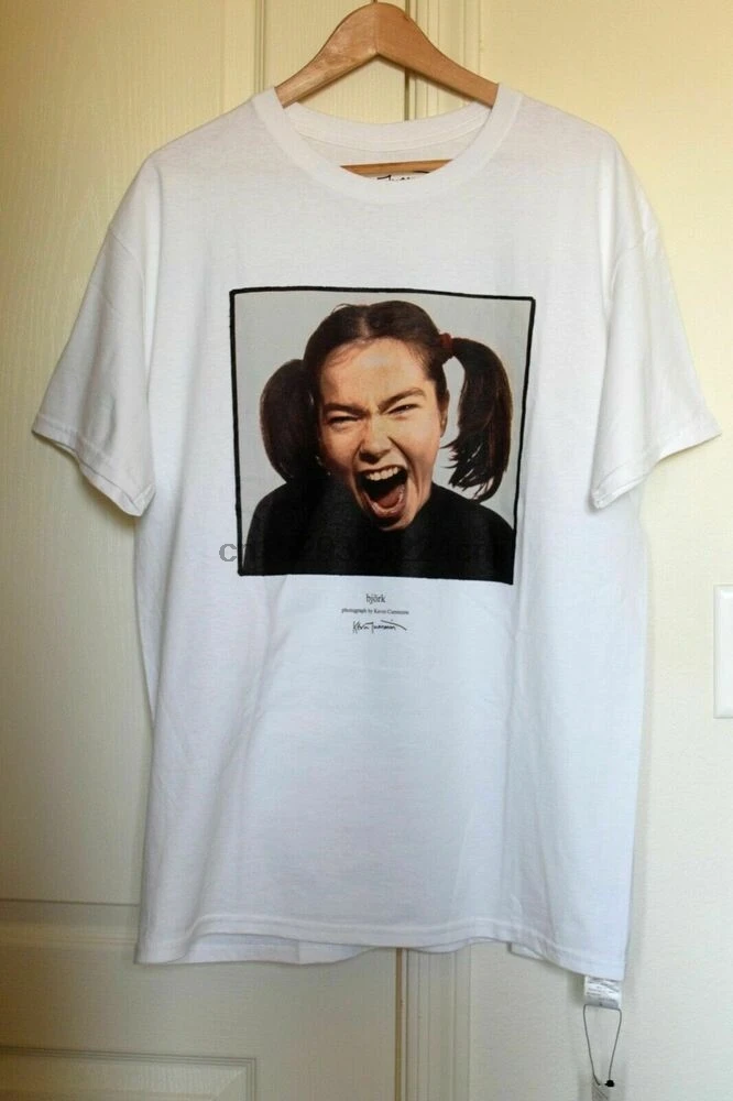 

Bjork T-Shirt Photographer Kevin Cummins Collab