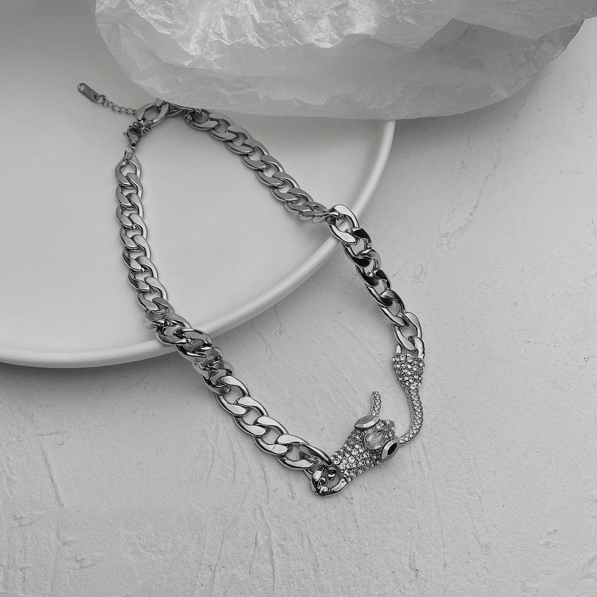 Винтажное ожерелье-чокер с подвеской в виде змеи для женщин и девушек ожерелья из