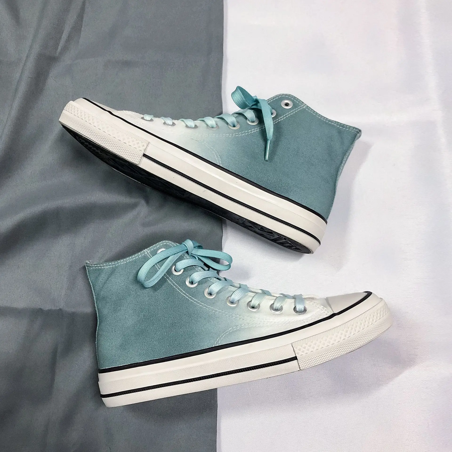

New High Top Fashion Sneakers New Student Shoes Vulcanized Canvas Shoes All-match Lace Up Couples Casual Shoes