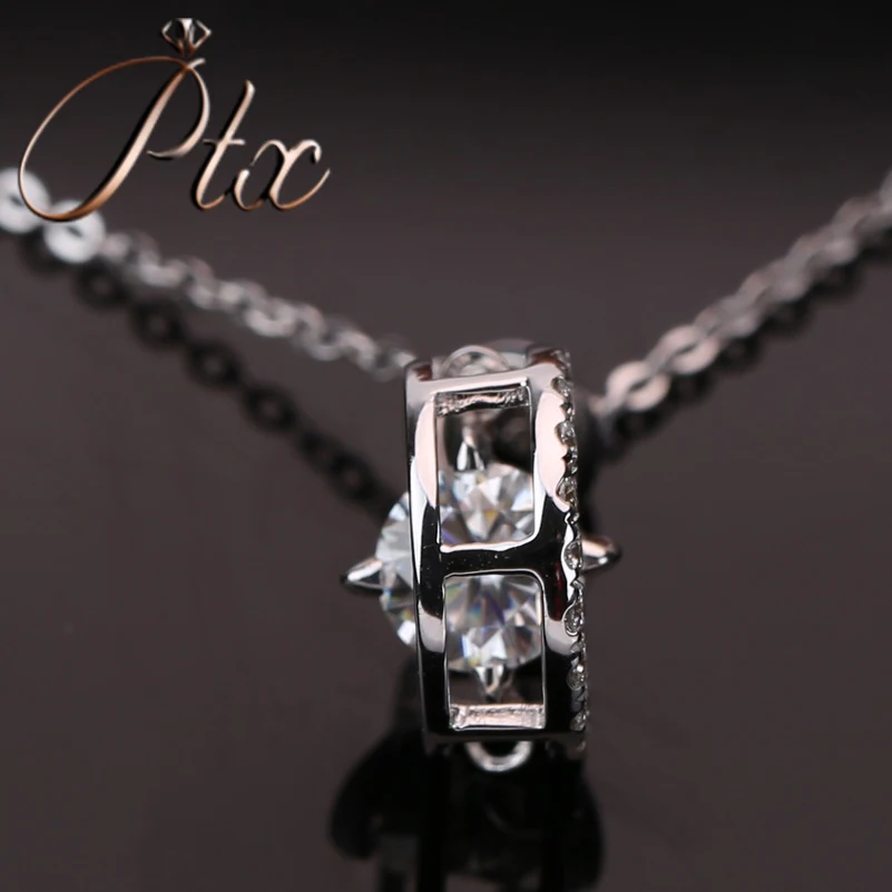 Серьги гвоздики из белого золота круглой формы с муассанитом в готическом