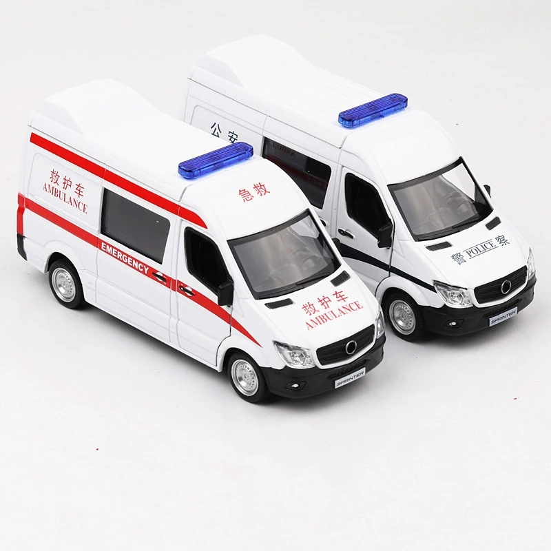 Модель автомобиля скорой помощи RMZ в масштабе 1:36 из металлического