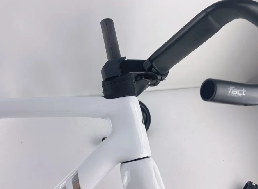 

Carbon fiber road bike SL7 T1100 disc frame BOB coating latest ultralight carbon climbing bicycle with threaded BSA made taiwan