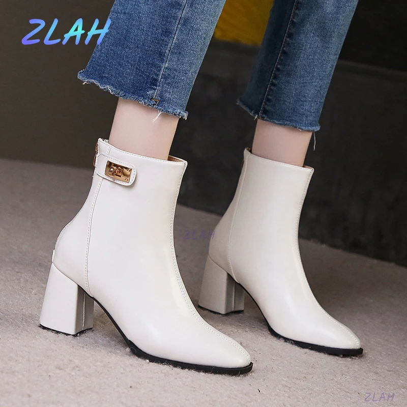 

Женские ботильоны с квадратным носком, Короткие Плюшевые ботинки с металлическим украшением, высокий каблук, зимняя обувь