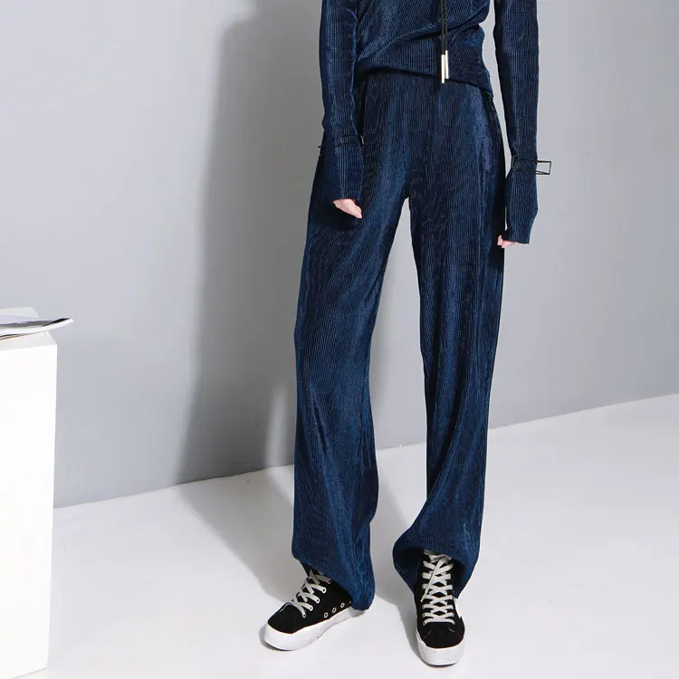 Женские брюки с широкими штанинами Vadim осенне зимние мягкие и удобные в