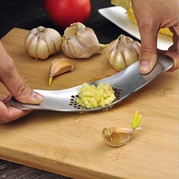 304 stainless steel manual teeterboard garlic press household manual pressure mashed garlic device in boat shape ingot shape
