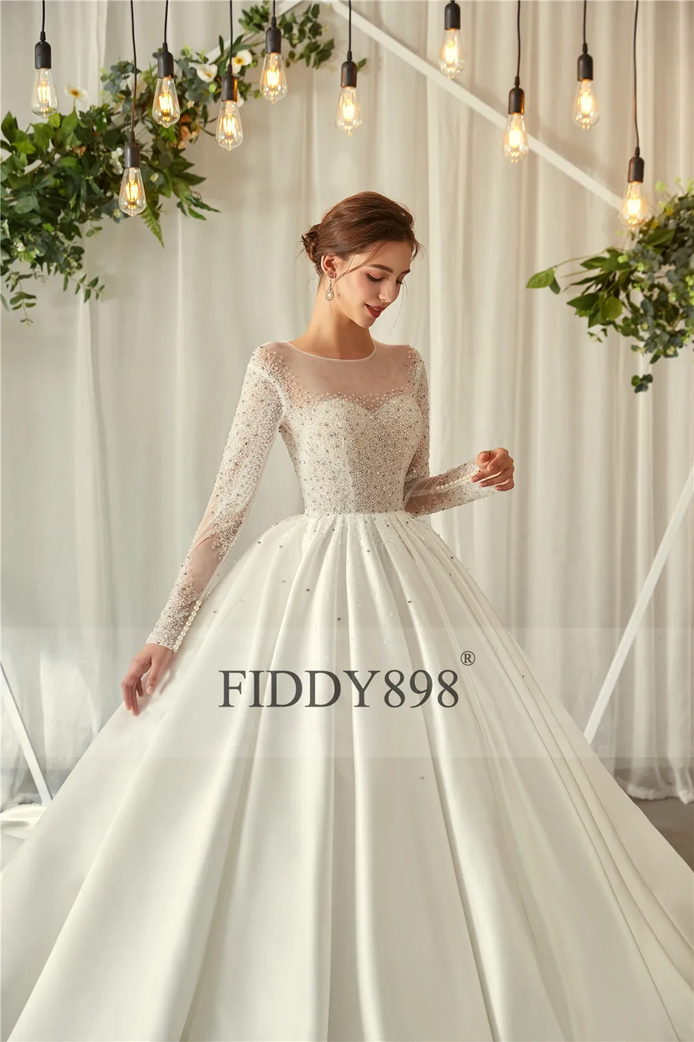 2020 Vintage Wedding Dresses Long Sleeve Scoop Satin Ball Gown Wedding Gown Luxury Crystal Bridal Gown Robe de  Mariage