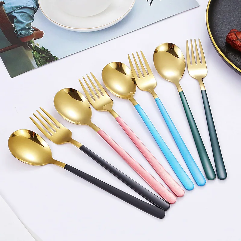 

Набор столовой посуды из нержавеющей стали золотого и серебряного цвета