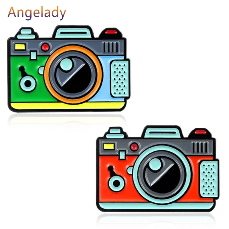 Милая разноцветная брошь из сплава в форме камеры с изображением героев