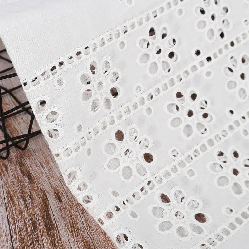 Хлопковая кружевная ткань с зубчатыми ушками и вышивкой для шитья платья