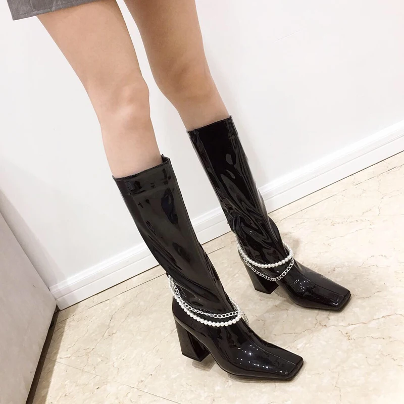 Черные ботинки Модные высокие сапоги с жемчугом и цепочкой Дизайнерские Сапоги