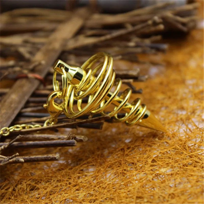 Старинный медный конический молоток в серебряных и золотых подвесках молотках