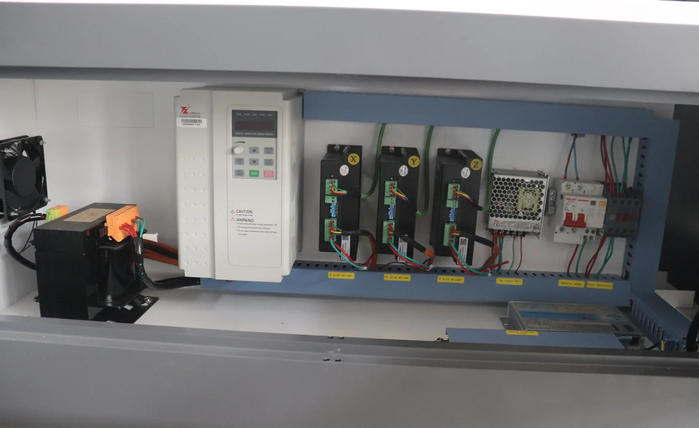Мини фрезерный станок с ЧПУ маршрутизатор 6060 6090 6012 9012 9015 2.2KW 4 оси для