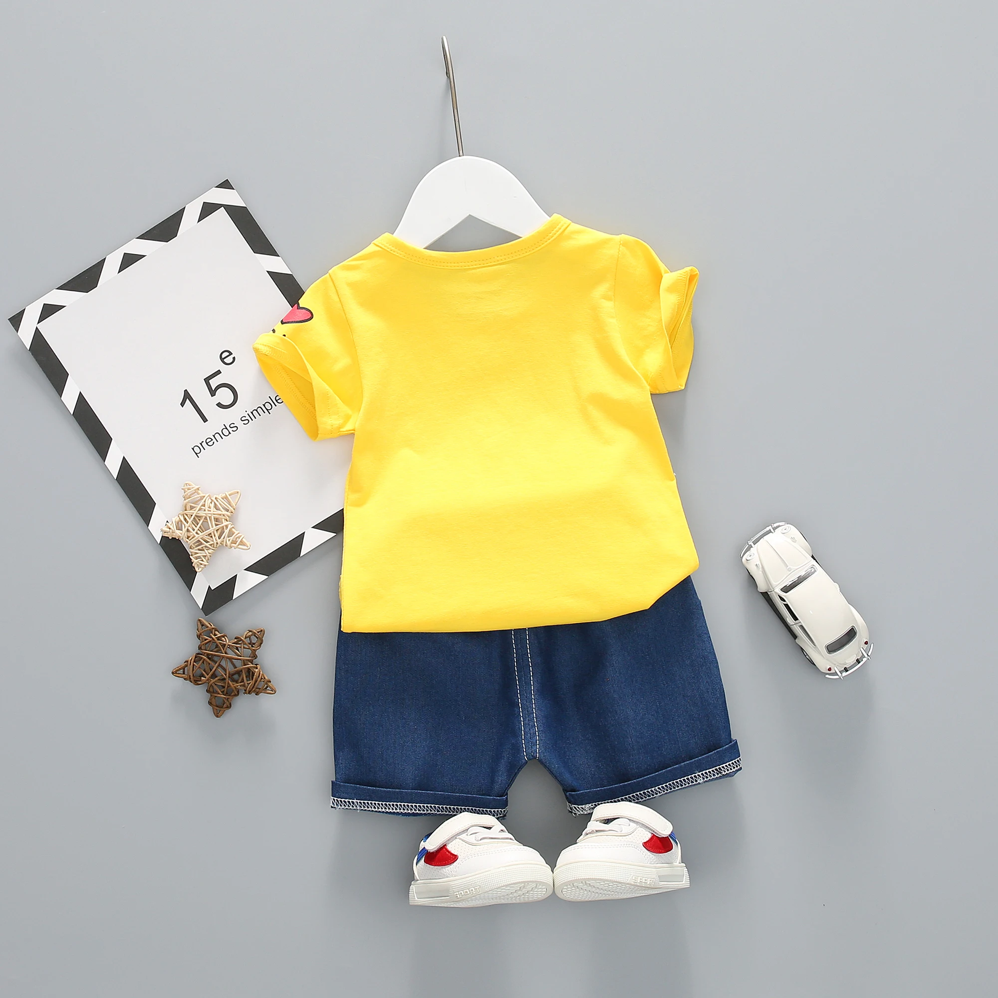 Комплект из 2 предметов футболка с мультяшной акулой короткие штаны джинсовый