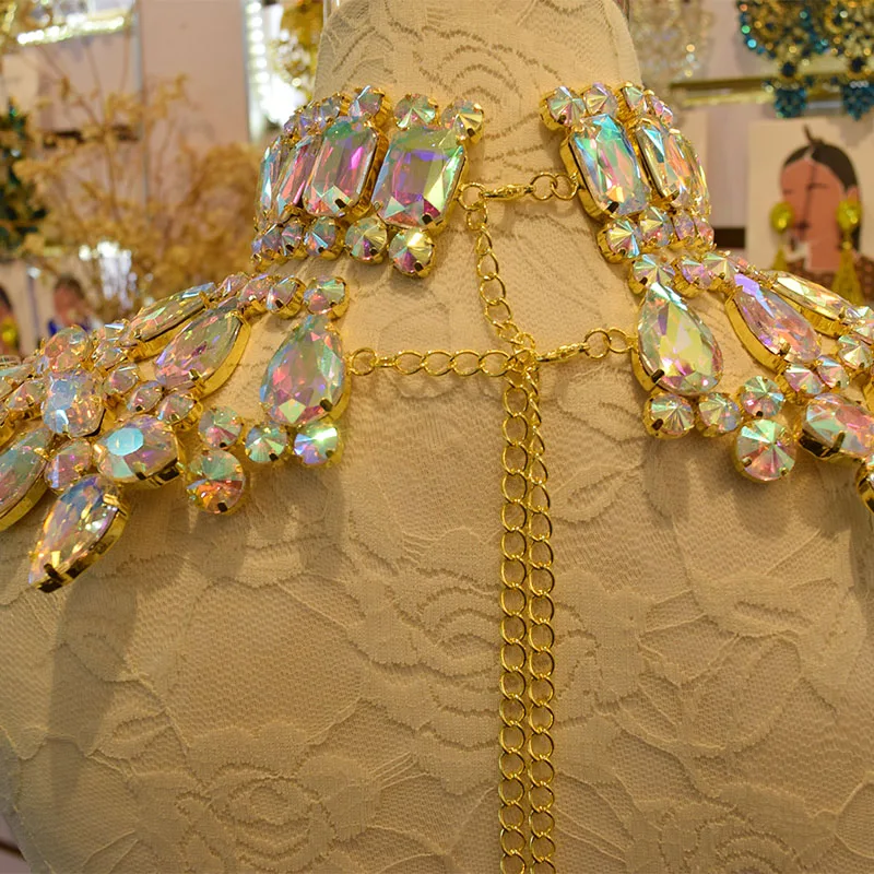 Комплект из колье и серёг с кристаллами