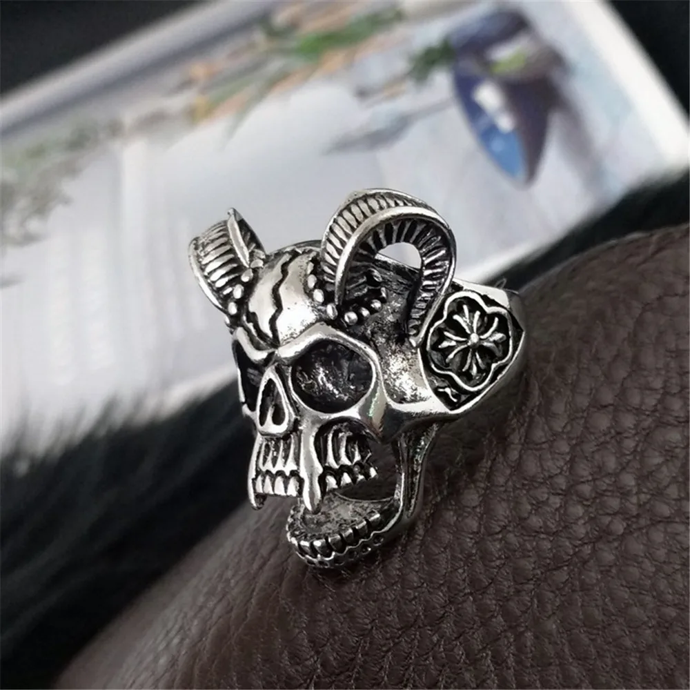 

The New Popular Vintage Cool Vmpire Skull Goat Ring 316L Stainless Steel Women Mens Polishing Skull Biker Ring Wholesale