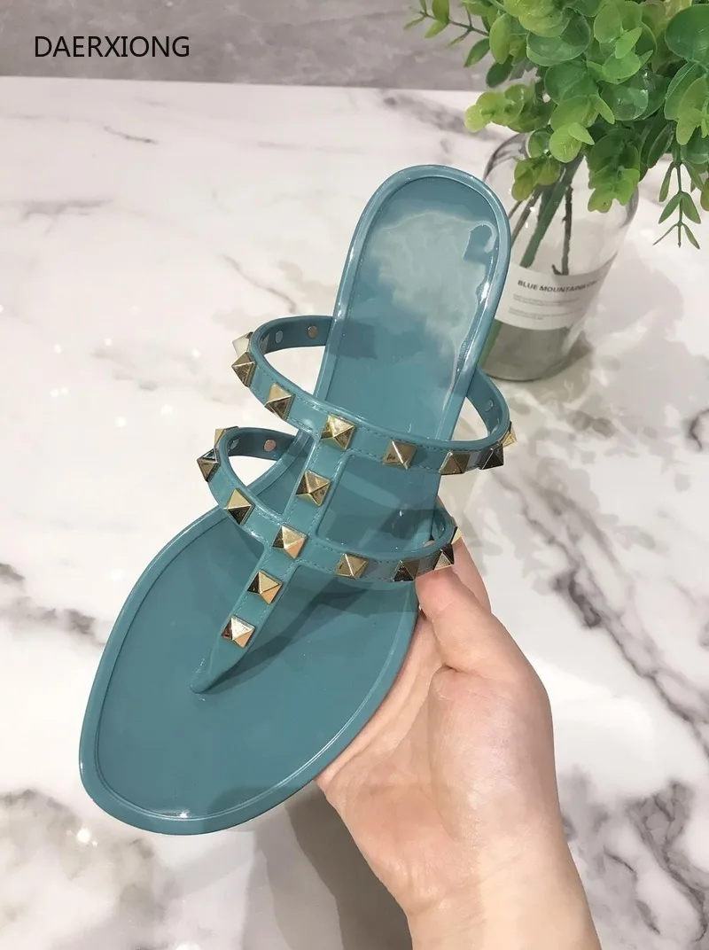 

2020 Flat bottom large-size women's summer sandals Fashion rivet Gladiator Sandals Open Toe Sexy Women's beach shoes 34-43No box