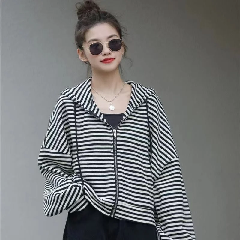 

Korean Style Women's Loose Slimming Stripes Design Long Sleeve Jacket