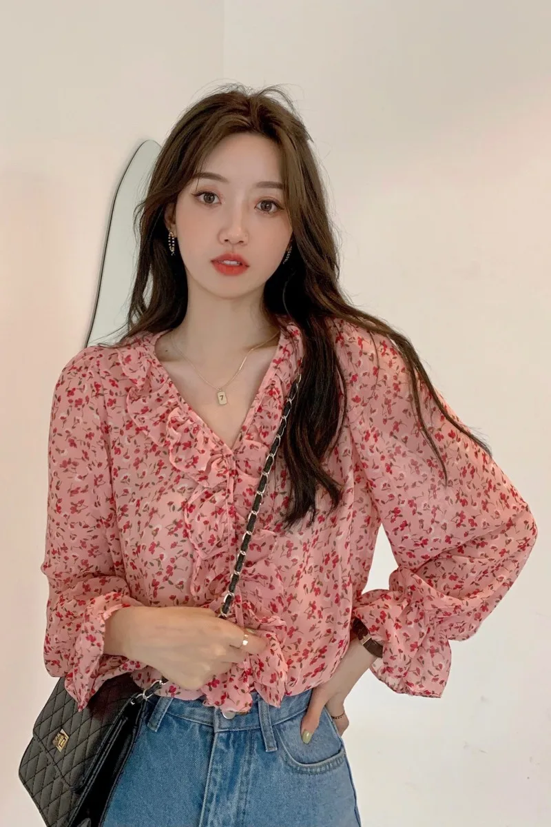 

Retro V-neck blouse women 2021 new spring autumn super fairy gentle style floral chiffon shirt