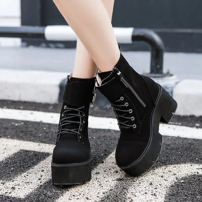 

Women's Shoes