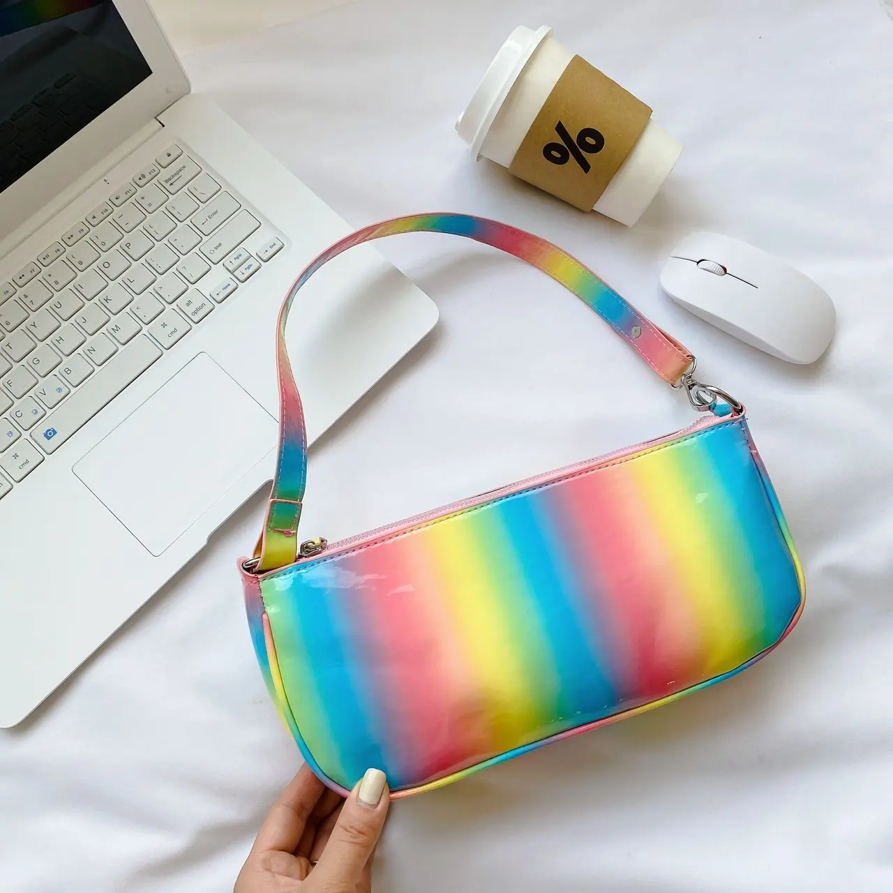 Радужные женские сумки на плечо стильная многоцветная маленькая сумочка из
