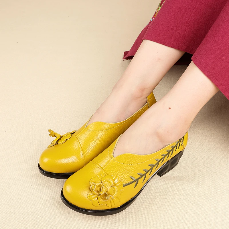 

Women Heels Designer Shoes 2021 New Spring Soft Casual Loafers Chaussure Femme Female Chinese Style Floral Printed Mother Shoes