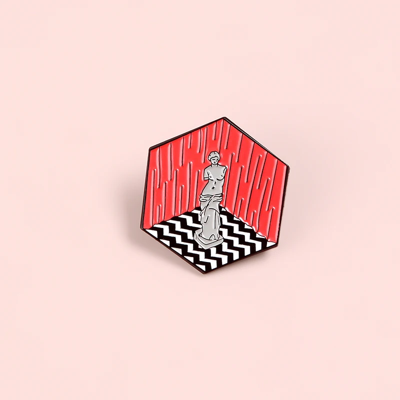 Статуя богини металлическая брошь с эмалью Венера старинная греческая