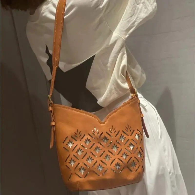 

Сумки через плечо из воловьей кожи с вырезами для женщин, Повседневная однотонная женская сумка на плечо, роскошные дизайнерские женские су...