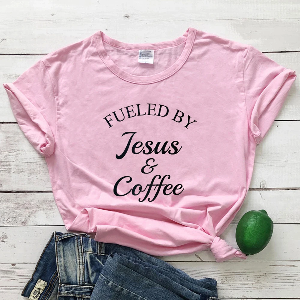 Fueled By Jesus& coffee Футболка женская Религиозная Христианская графическая Футболка Топ модная женская Мотивационная Библейская стих церковная футболка
