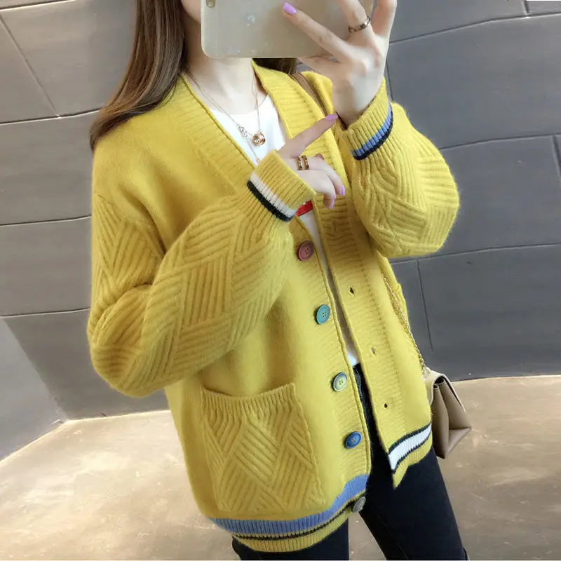 

2021 new spring lazy style knitted cardigan women's spring wear thickened Korean loose short spring sweater coat