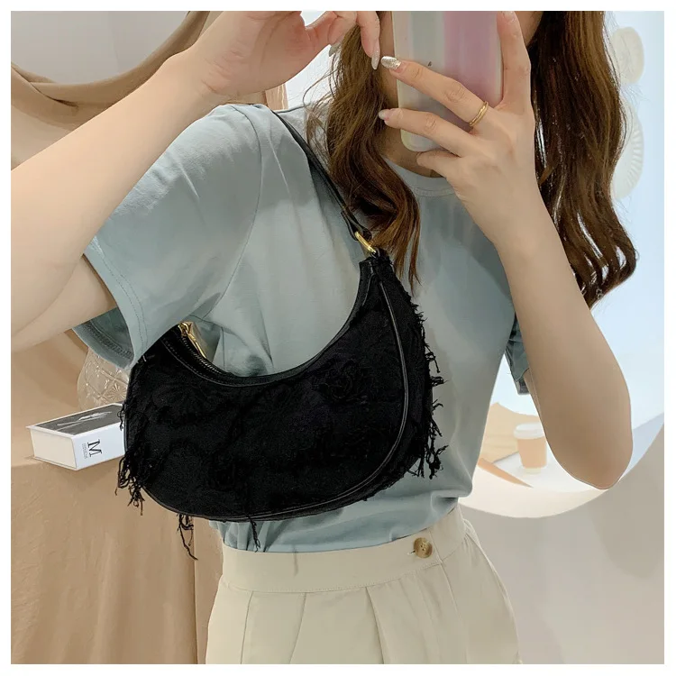 

2021 New Canvas White Black Crescent Bag Street Personality Fringed Beggar Fashion Shoulder Messenger Underarm Bag for Women