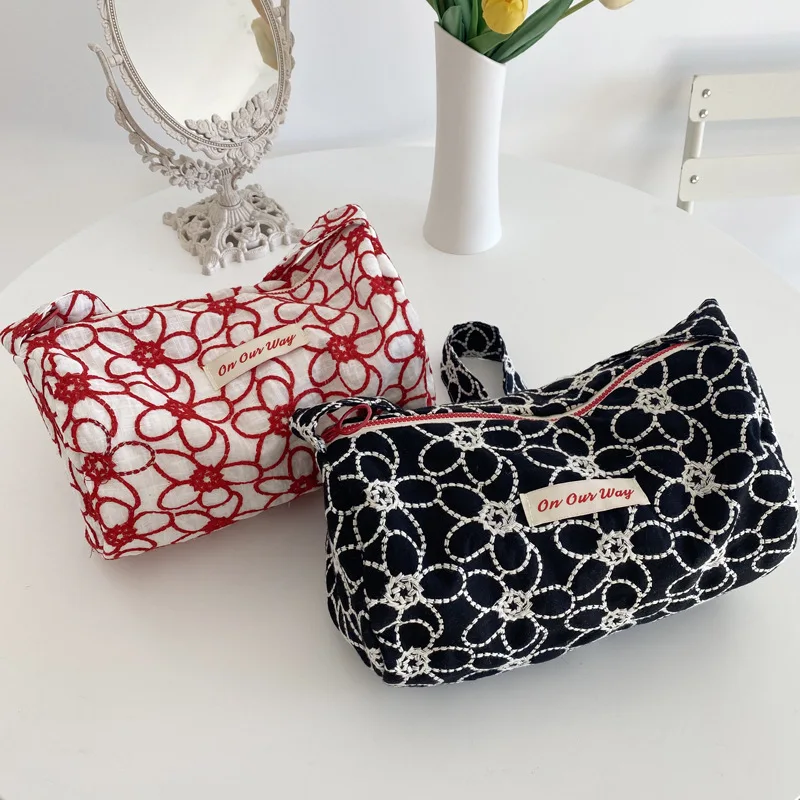 

Новинка, маленькая Цветочная сумка YILE с вышивкой, сумка на одно плечо, дамская сумочка в стиле ретро, черная, красная