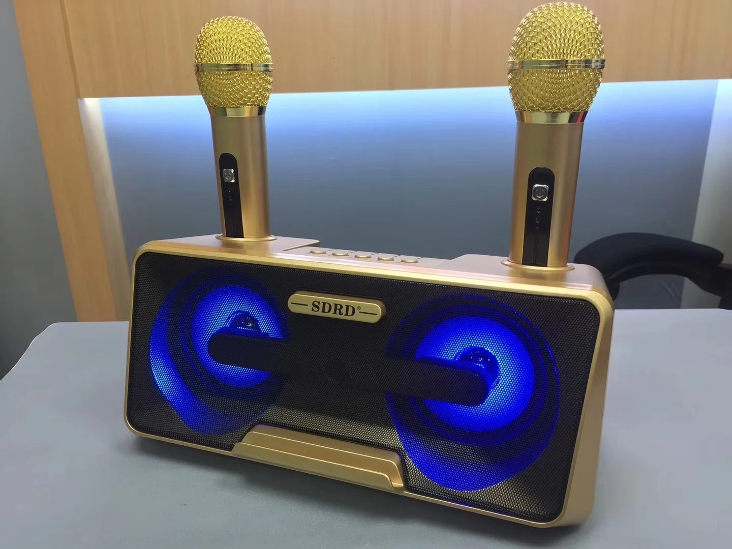 Портативный HIFI микрофон динамик Sdrd301 беспроводной микрофон бытовой Ktv открытый мобильный телефон Bluetooth аудио Cara Ok машина