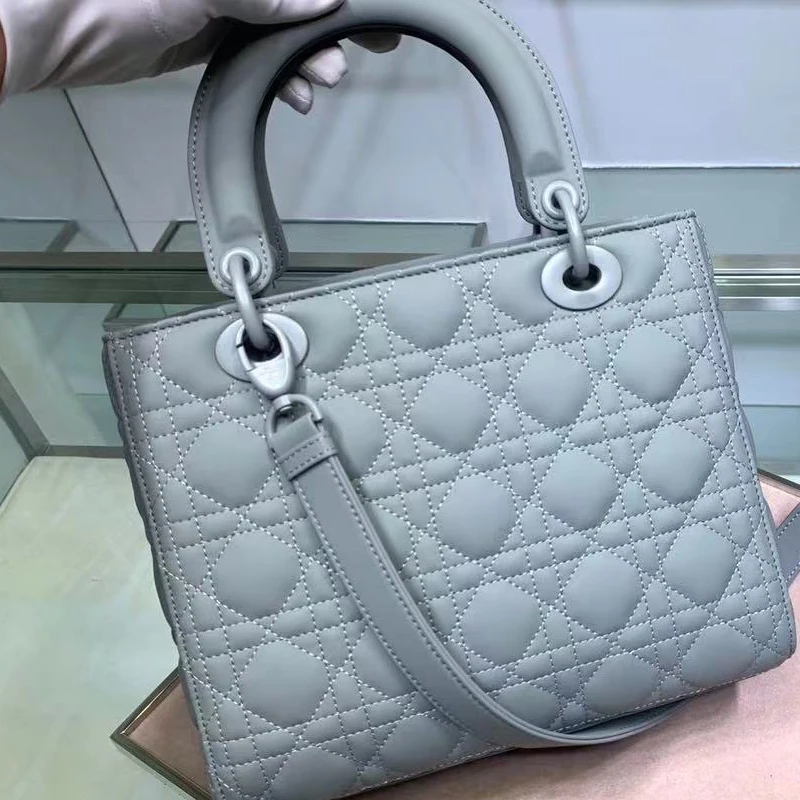 

2021 High End Luxury Cow Leather Rattan Women's Handbag Can be Carried, Shouldered or Slung