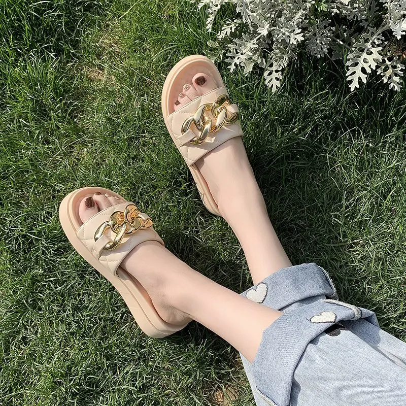 

Shoes Woman 2021 Rivet Slippers Flat Platform Shale Female Beach Luxury Slides Med Sabot Designer Metal Decoration PU Fabric