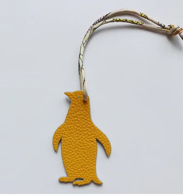 

High-quality first layer cowhide hands for key chain classic penguin pendant bag pendant ornaments double-sided color bag access