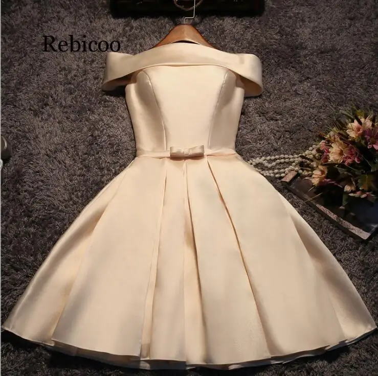 Короткое светоотражающее Платье Вечернее Бальное с вырезом лодочкой платье