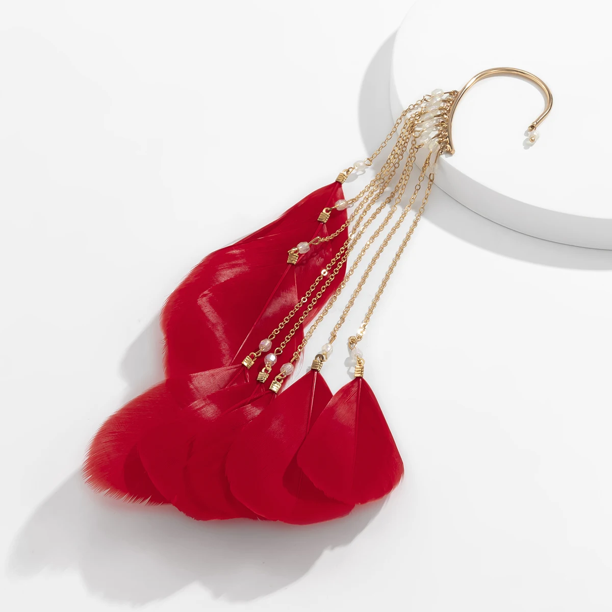 1pcs New Unusual Earrings Big White/Black/Red Color Feather Long Tassel Dangling Creative Clip For Women Party Jewelry - купить по