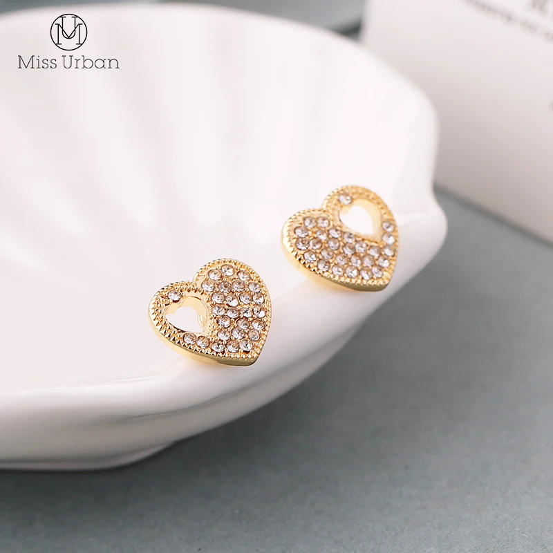 Новое поступление простые дизайнерские серьги-гвоздики золотистого цвета в