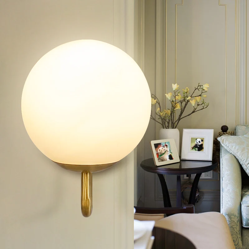 Прикроватное настенное бра в скандинавском стиле с шариками настенные
