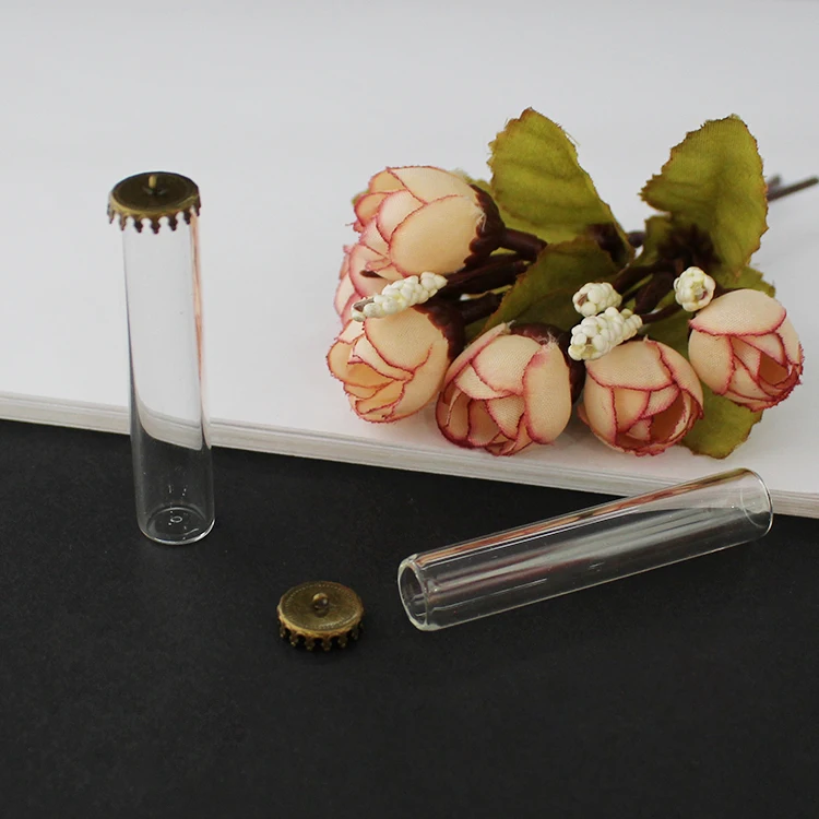 Стеклянная трубчатая бутылка с короной и металлической крышкой стеклянные