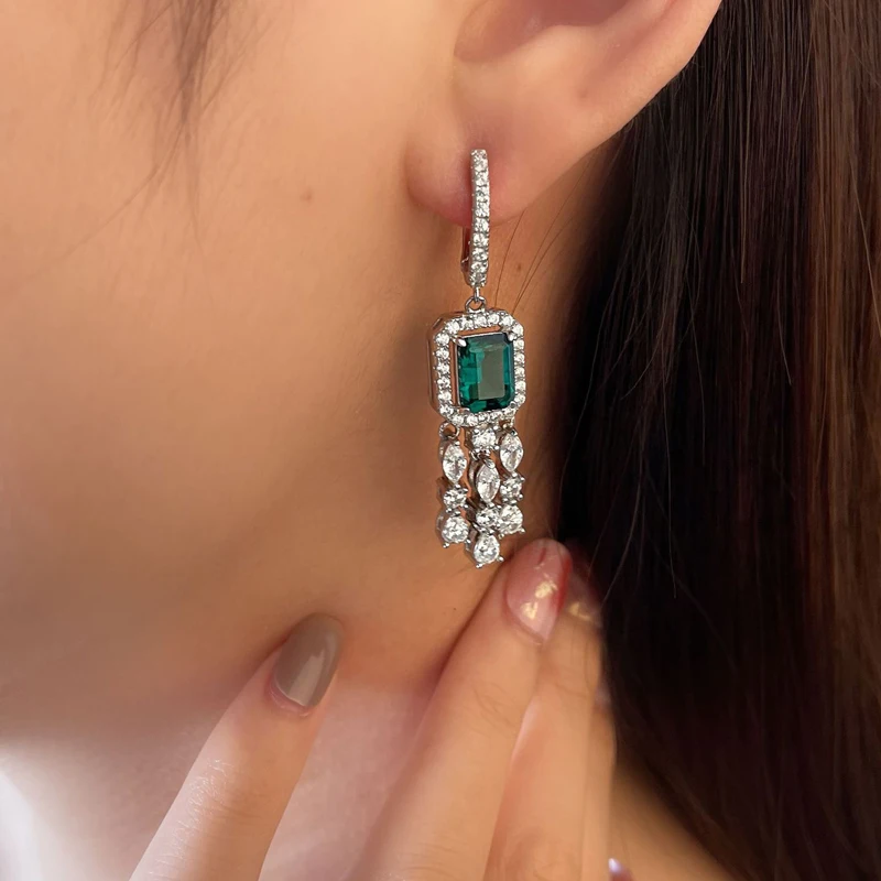 Женские серьги-кисточки из серебра 100% пробы с натуральным изумрудом 6 х8 мм -