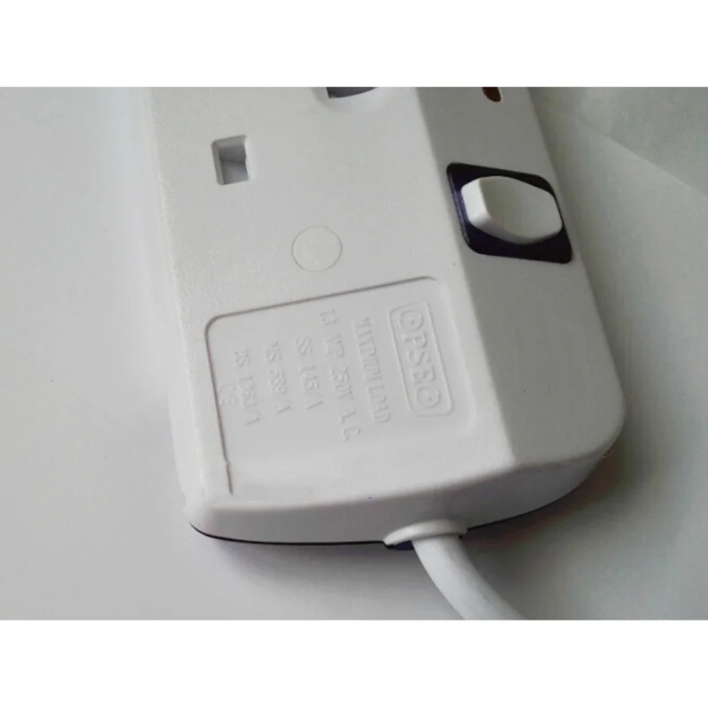 Электрический удлинитель переменного тока с индивидуальным переключателем