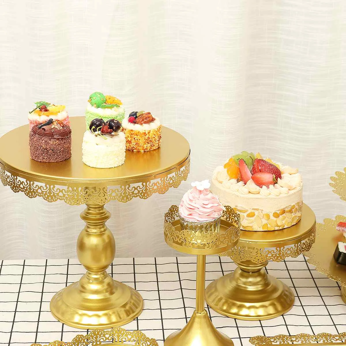 

8Pcs Gold White Metal Cupcake Cake Holder Dessert Stand Wedding Event Party Display Tower Plate Wedding Dessert Table Decor