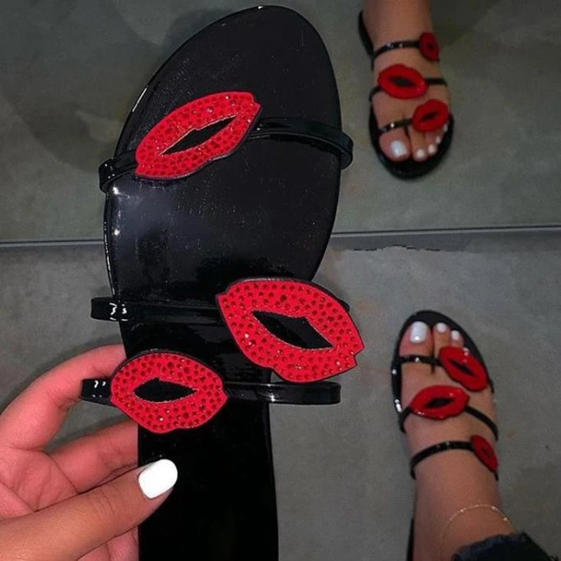 Женские пляжные шлепанцы с заклепками брендовые сандалии желе на плоской