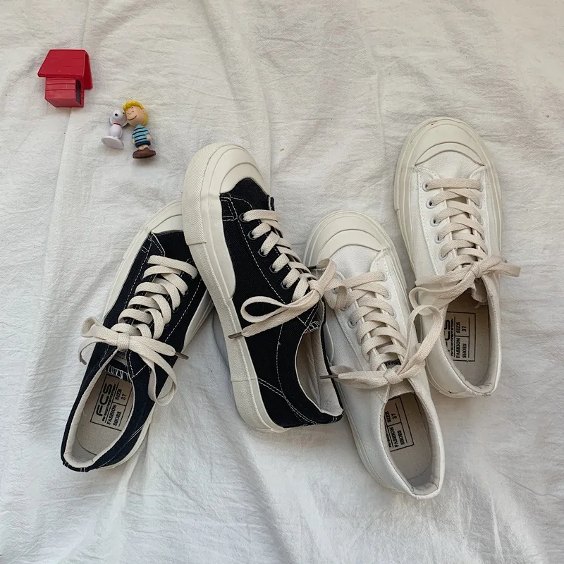 Женские кроссовки парусиновая обувь женская на плоской подошве в Корейском