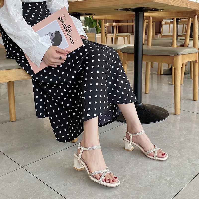 Бежевые и черные босоножки на высоком каблуке Женские Блестящие Босоножки с